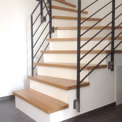 Treppe mit Stufen aus Eiche