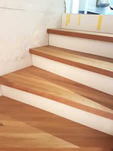 Treppenstufen Holz Wange Weiß